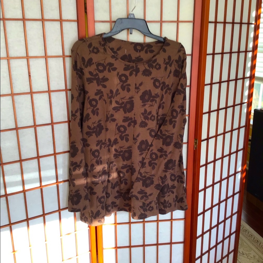 5/$30 Denim&Co fit and flare print top Size M